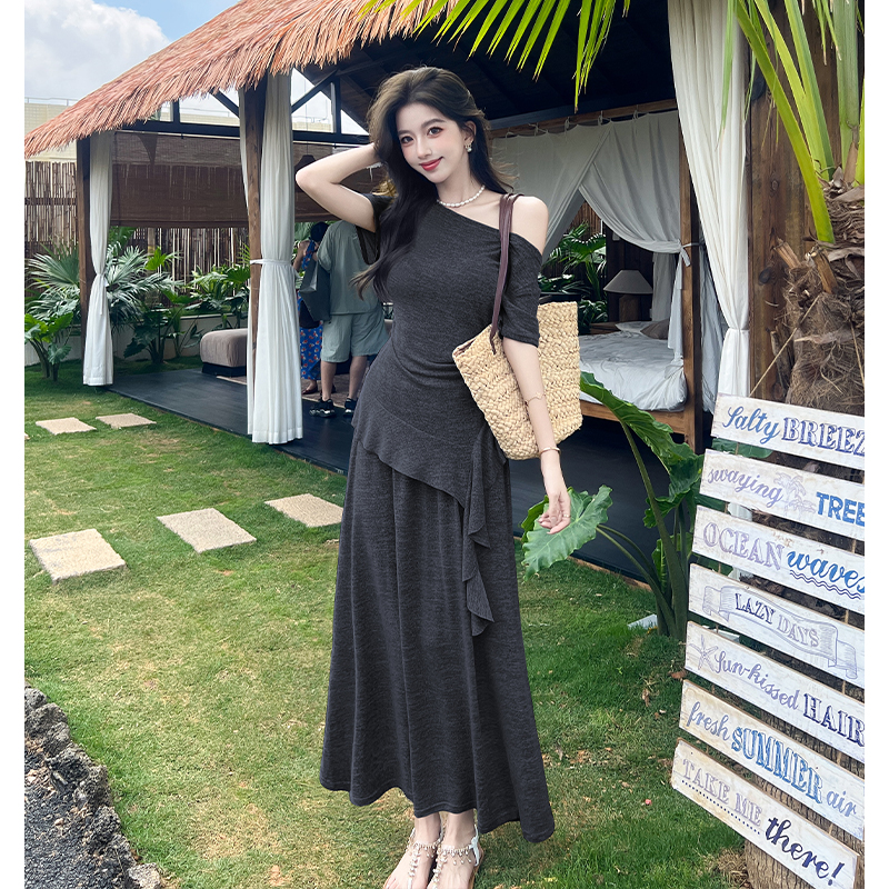 Horizontal collar niche tops irregular skirt a set