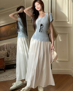Round neck light-blue tops ice silk skirt a set