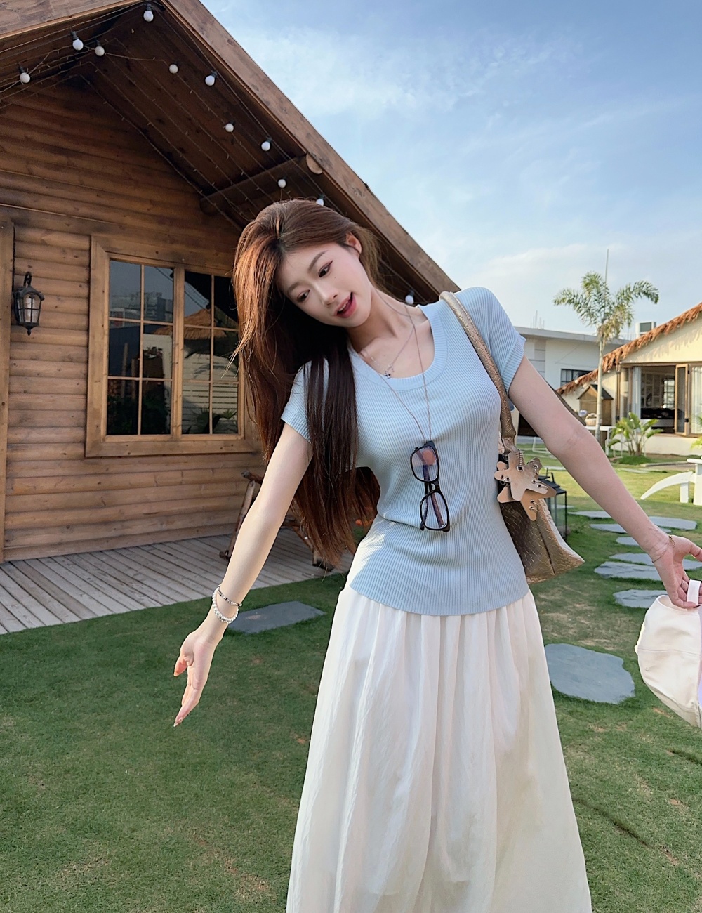 Round neck light-blue tops ice silk skirt a set