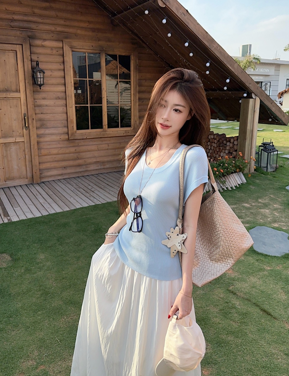 Round neck light-blue tops ice silk skirt a set