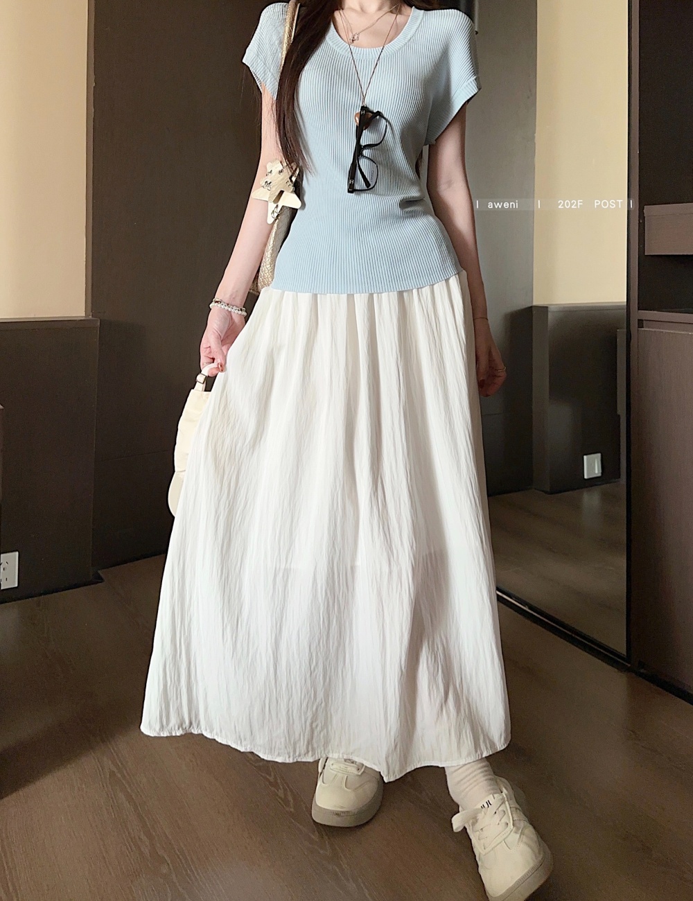Round neck light-blue tops ice silk skirt a set