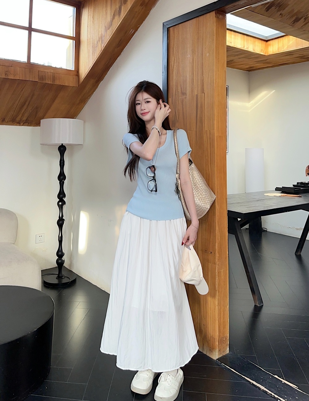 Round neck light-blue tops ice silk skirt a set