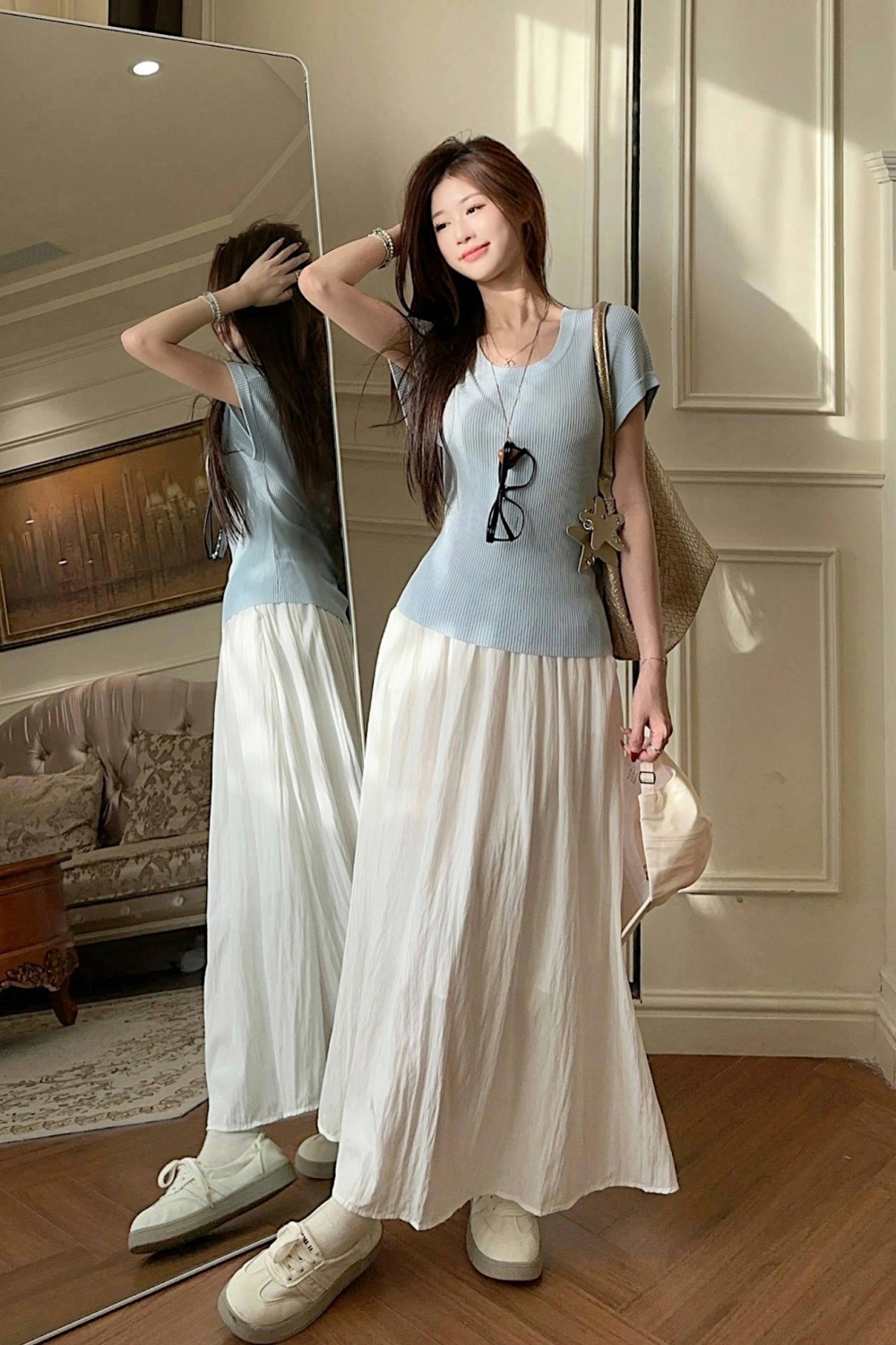 Round neck light-blue tops ice silk skirt a set