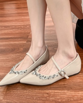 Wears outside low shoes pointed flattie for women