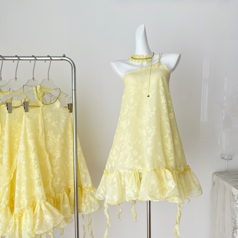 Sloping shoulder yellow T-back summer strap dress