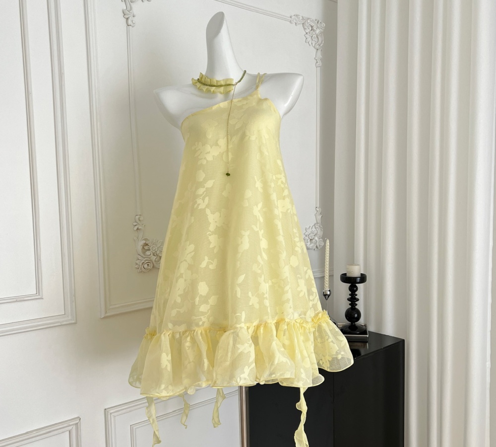 Sloping shoulder yellow T-back summer strap dress