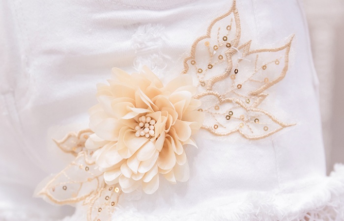 Flowers snow white all-match embroidered short jeans