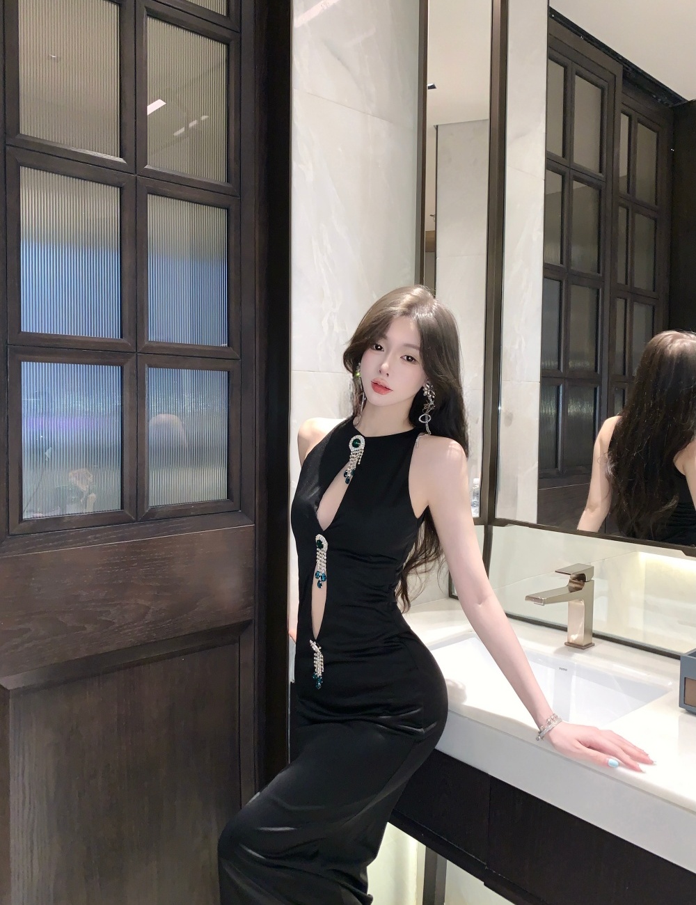 Metal decoration dress pinched waist evening dress