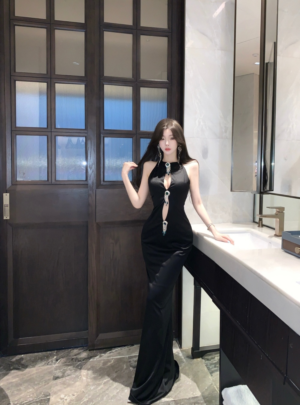 Metal decoration dress pinched waist evening dress