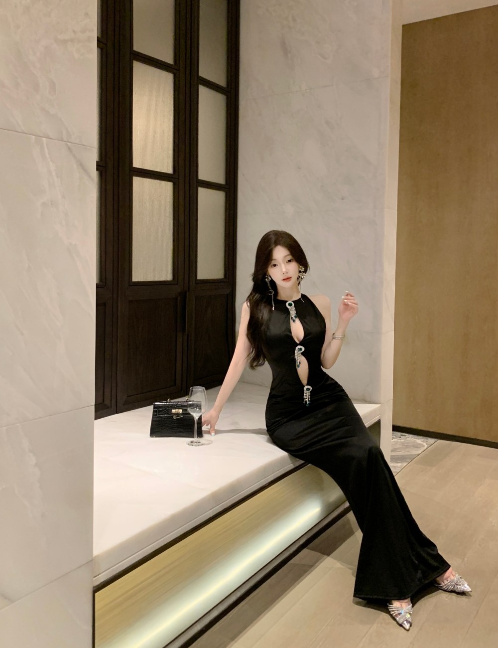Metal decoration dress pinched waist evening dress