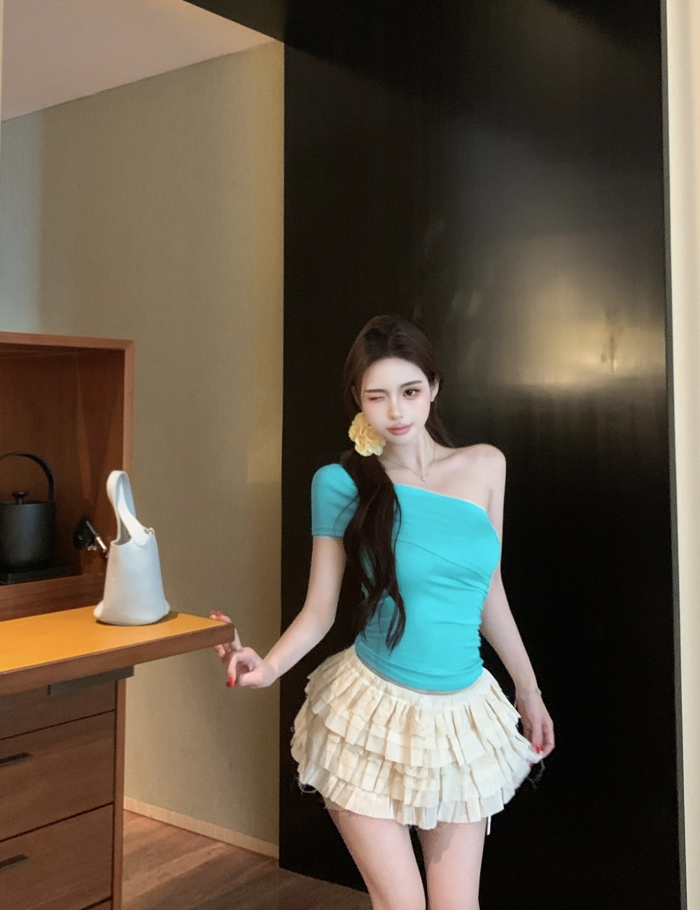 Short sleeve sloping shoulder T-shirt green sexy tops
