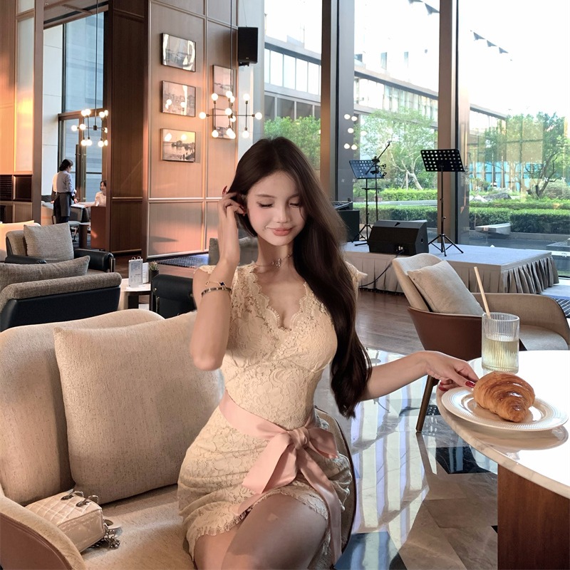 V-neck slim package hip bandage lace enticement dress