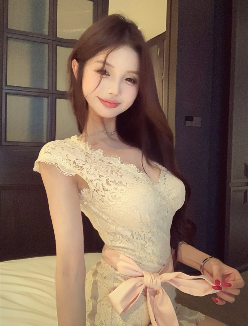 V-neck slim package hip bandage lace enticement dress