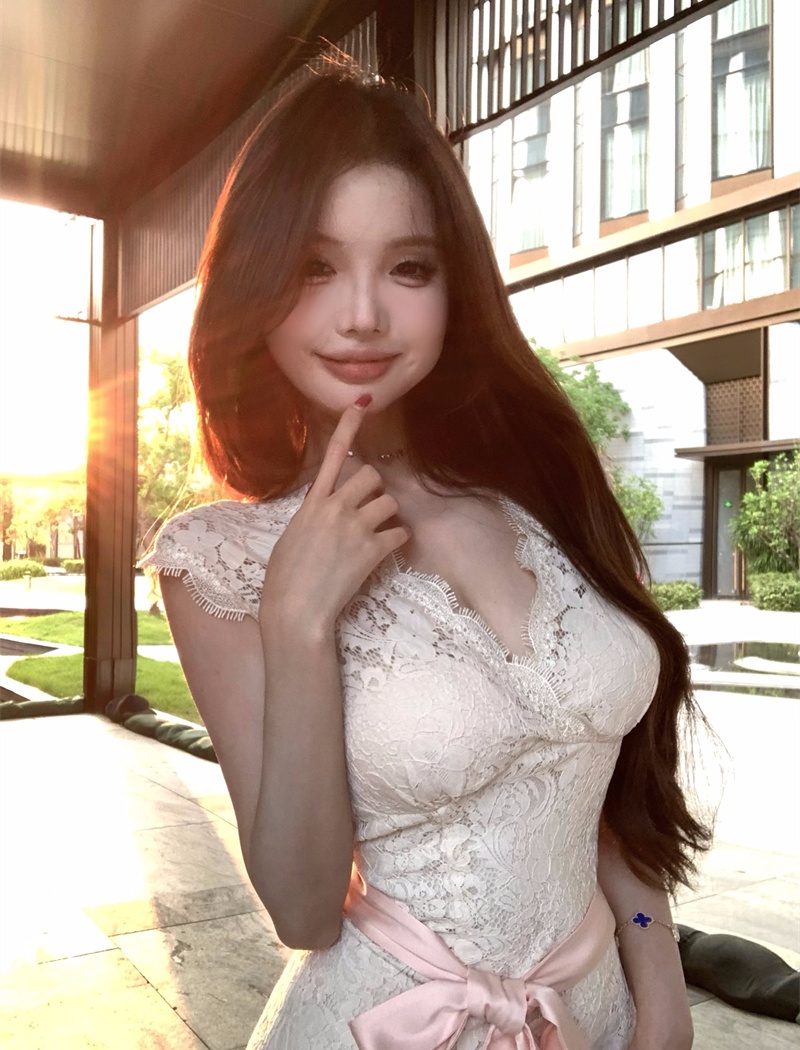 V-neck slim package hip bandage lace enticement dress