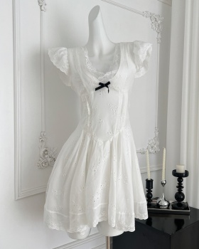 Skirt hem small white boats sleeve maiden dress