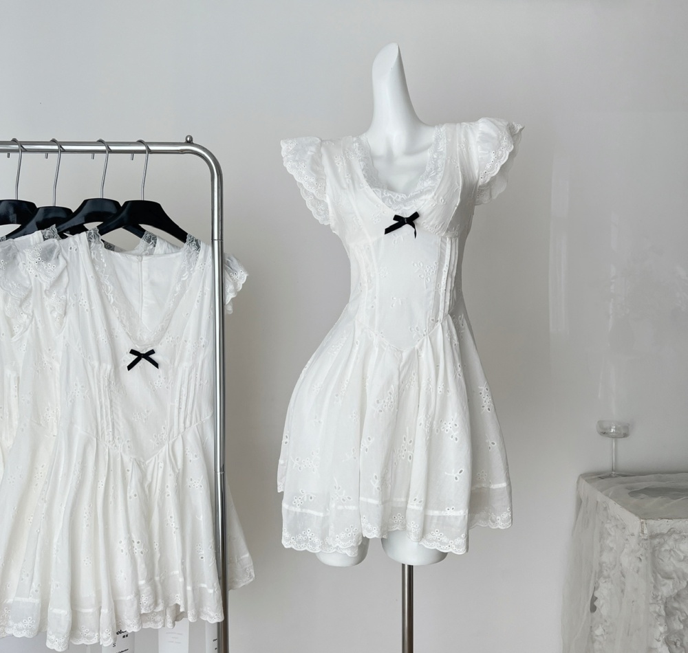 Skirt hem small white boats sleeve maiden dress