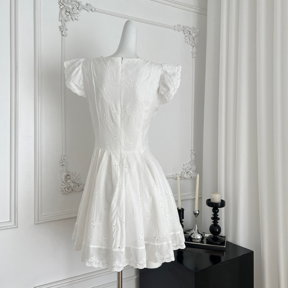 Skirt hem small white boats sleeve maiden dress