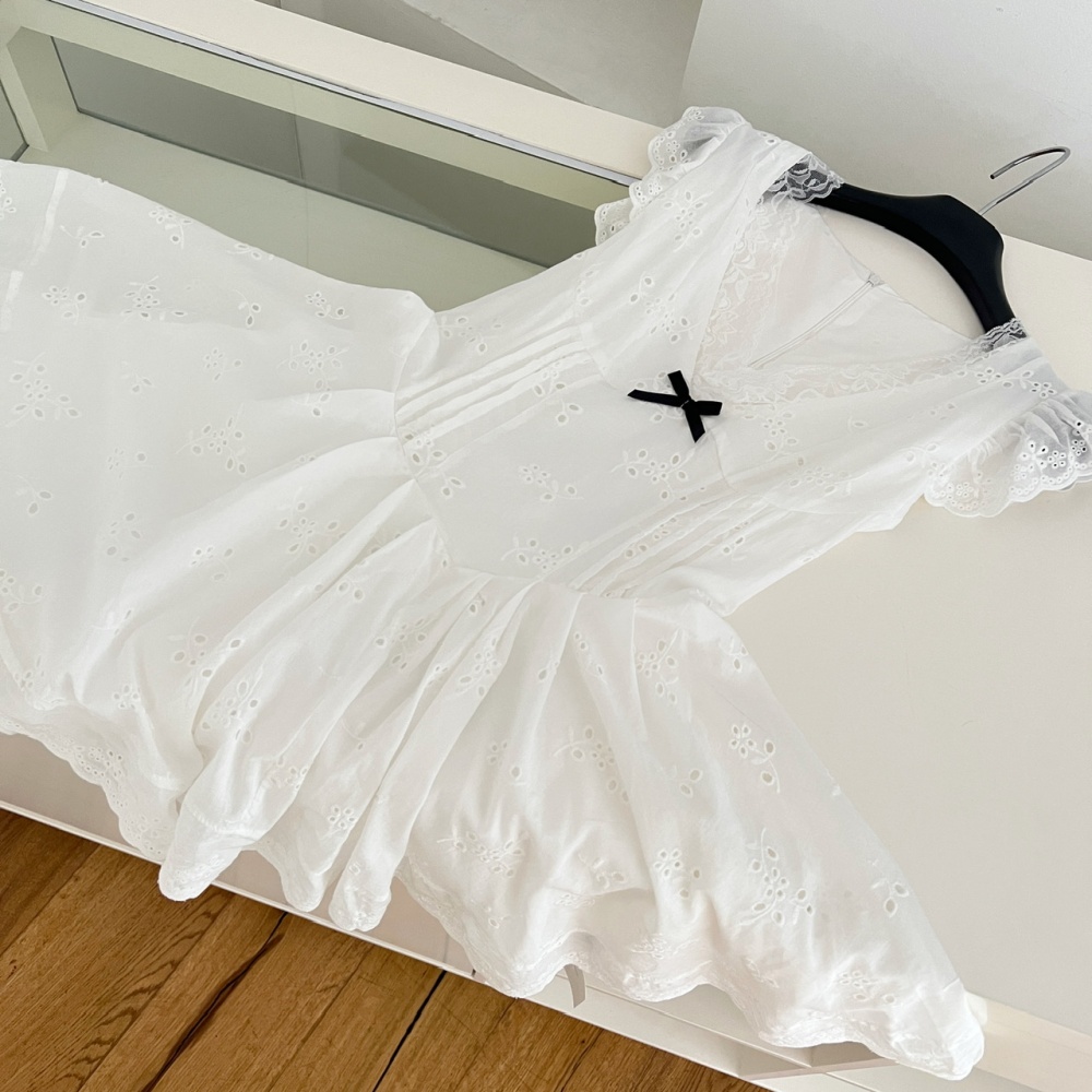 Skirt hem small white boats sleeve maiden dress