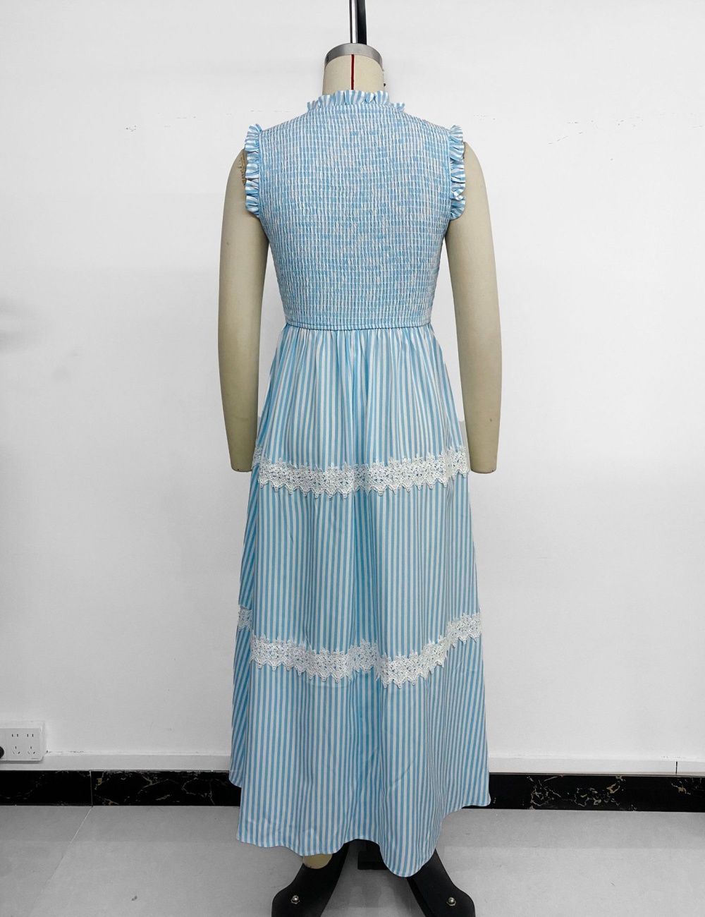Casual sleeveless summer stripe wood ear sweet lace dress