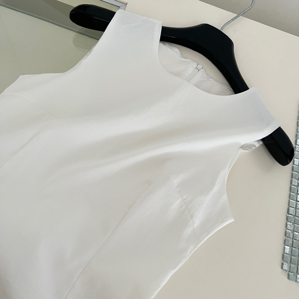 Wood ear sleeveless pure hem dress