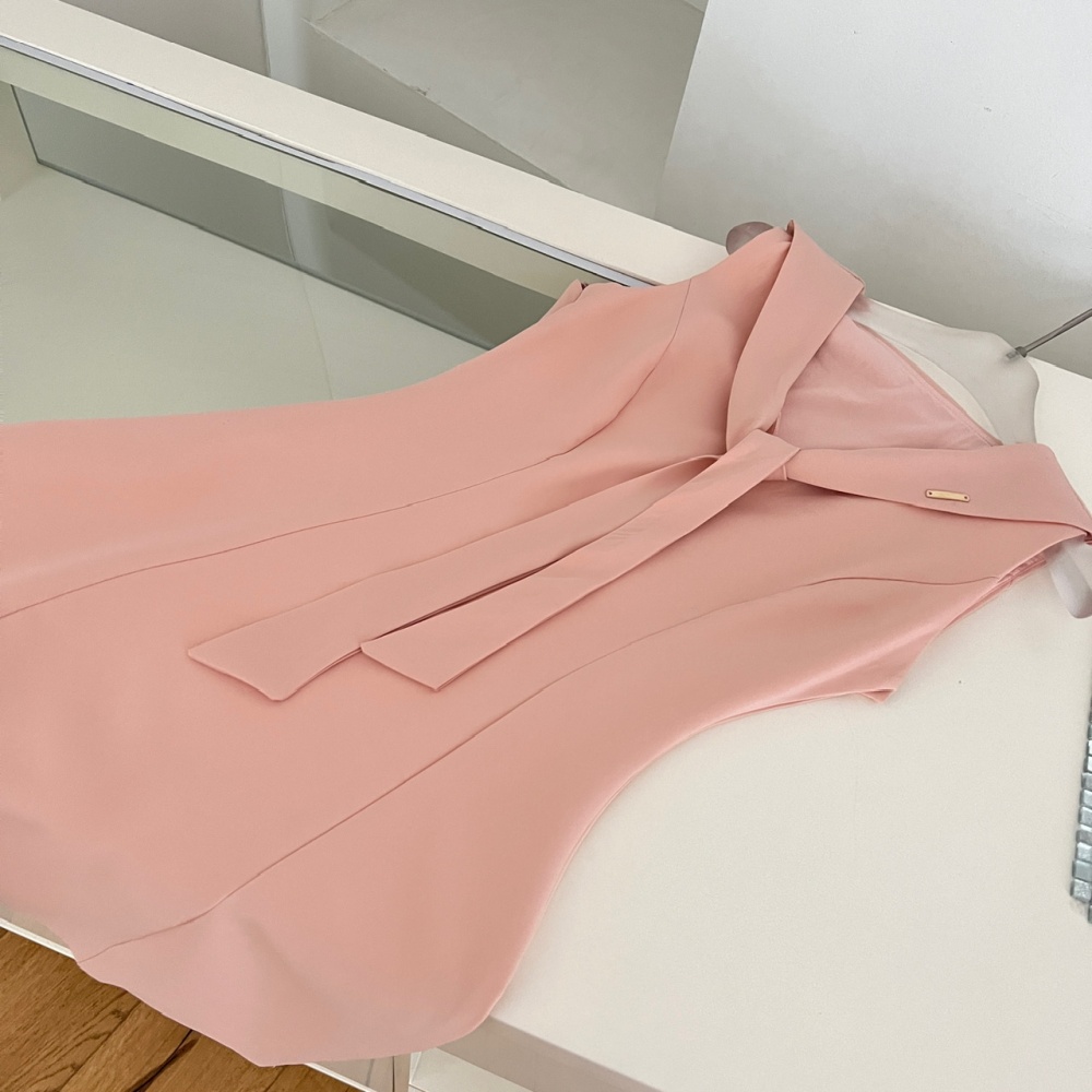 A-line college style T-back pinched waist frenum dress