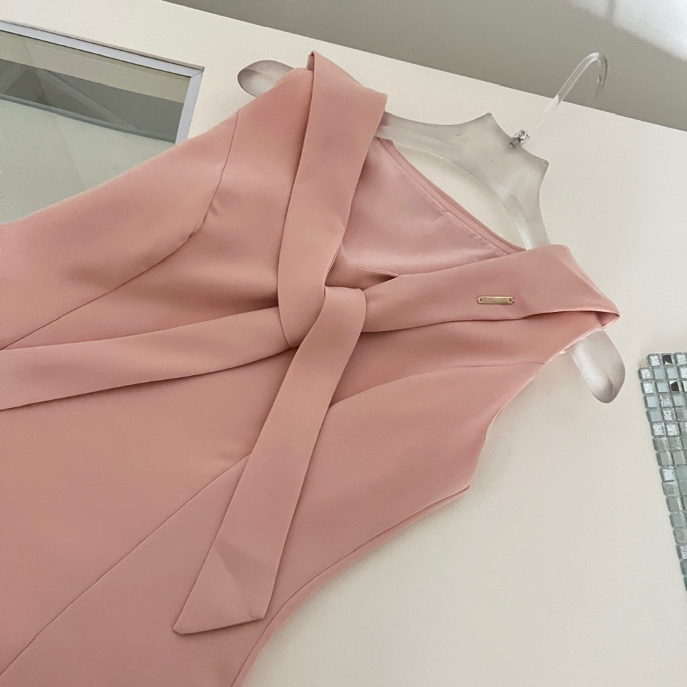 A-line college style T-back pinched waist frenum dress