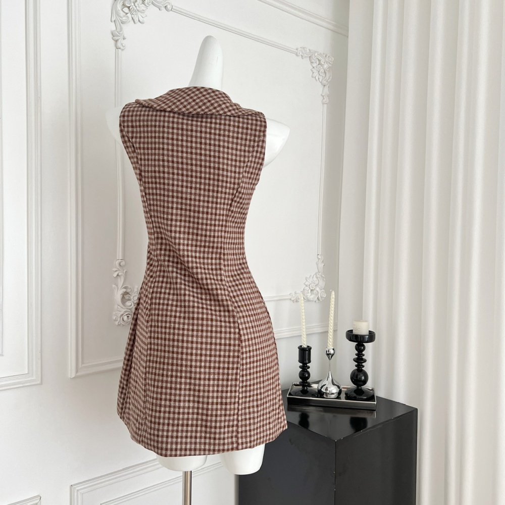 A-line college style T-back pinched waist frenum dress