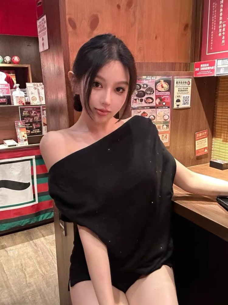 Wool knitted short sleeve irregular T-shirt for women