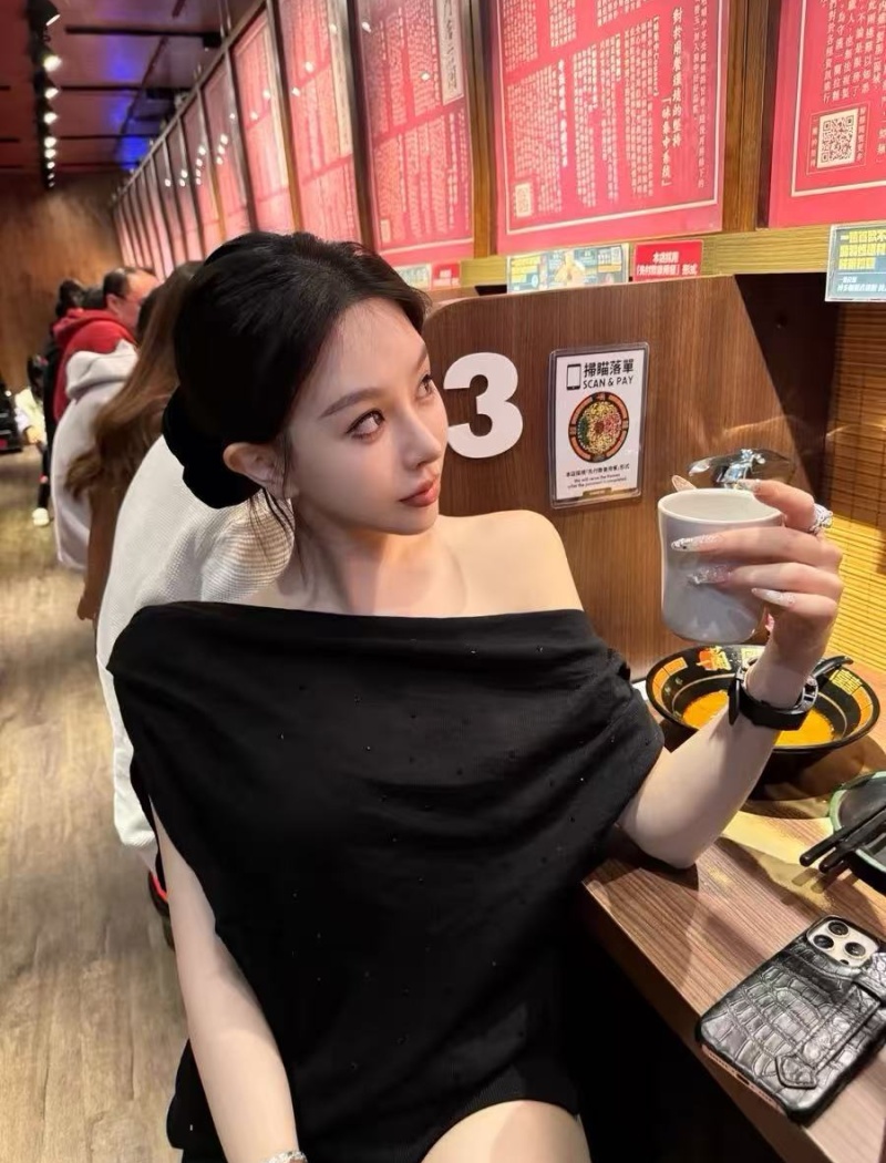 Wool knitted short sleeve irregular T-shirt for women