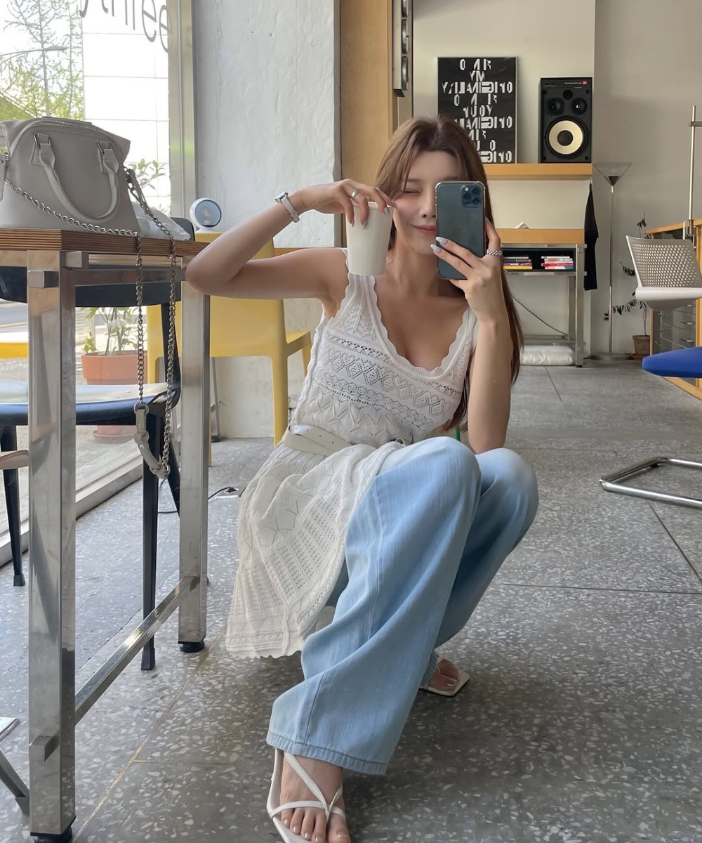 Pinched waist knitted slim dress hollow sweet vest