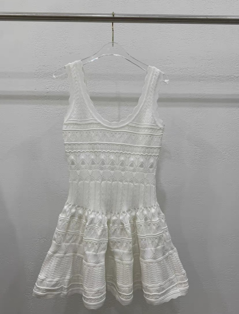 Pinched waist knitted slim dress hollow sweet vest