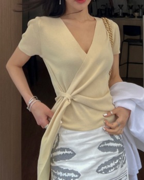 Short sleeve light summer temperament V-neck sweater