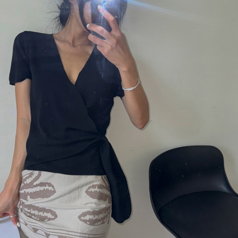 Short sleeve light summer temperament V-neck sweater