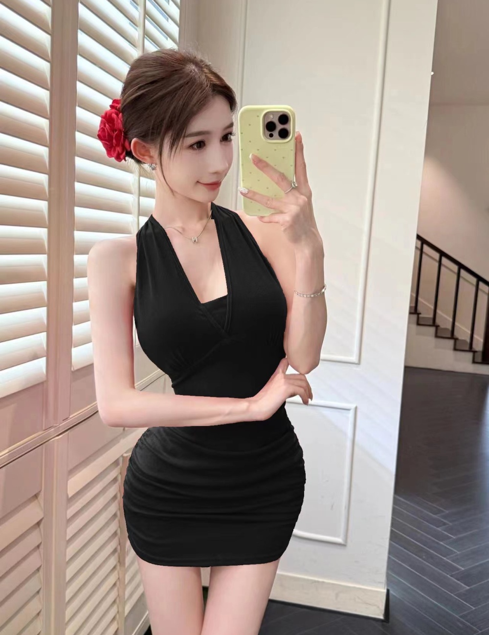 Short tight chain decoration sexy halter dress
