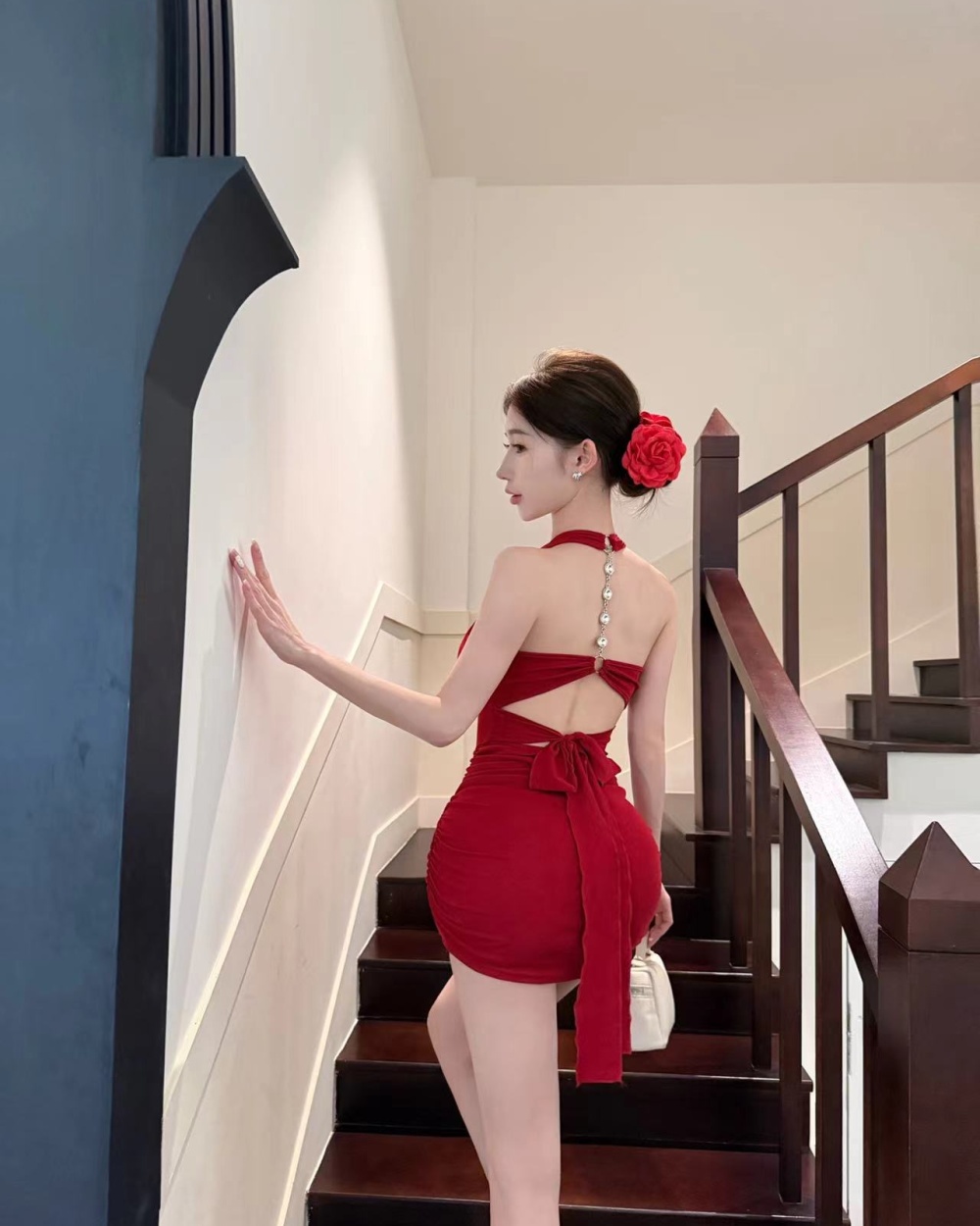 Short tight chain decoration sexy halter dress