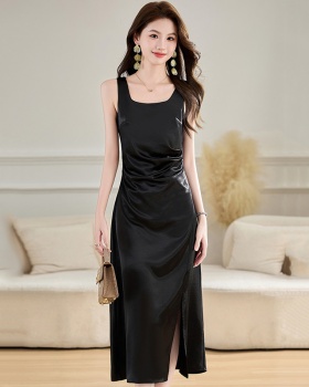 Sleeveless spring and summer dress for women