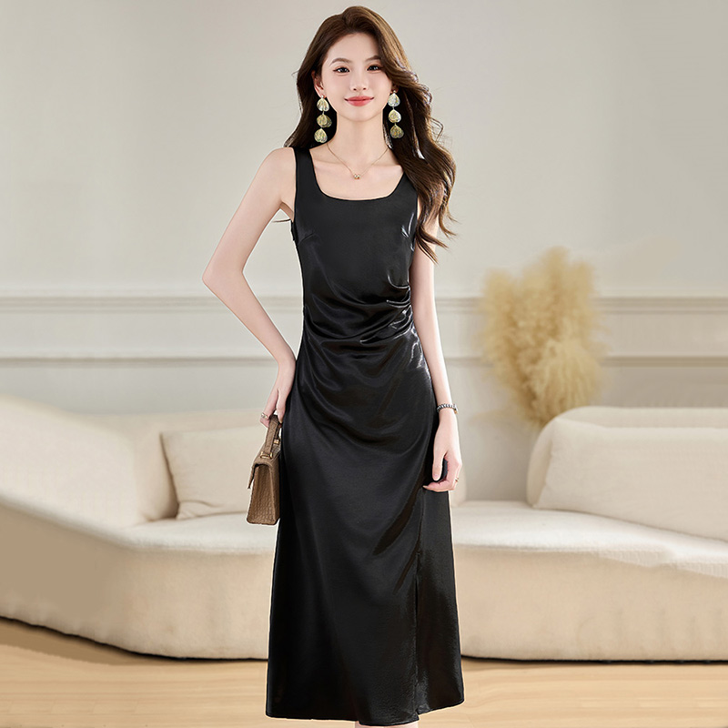 Sleeveless spring and summer dress for women