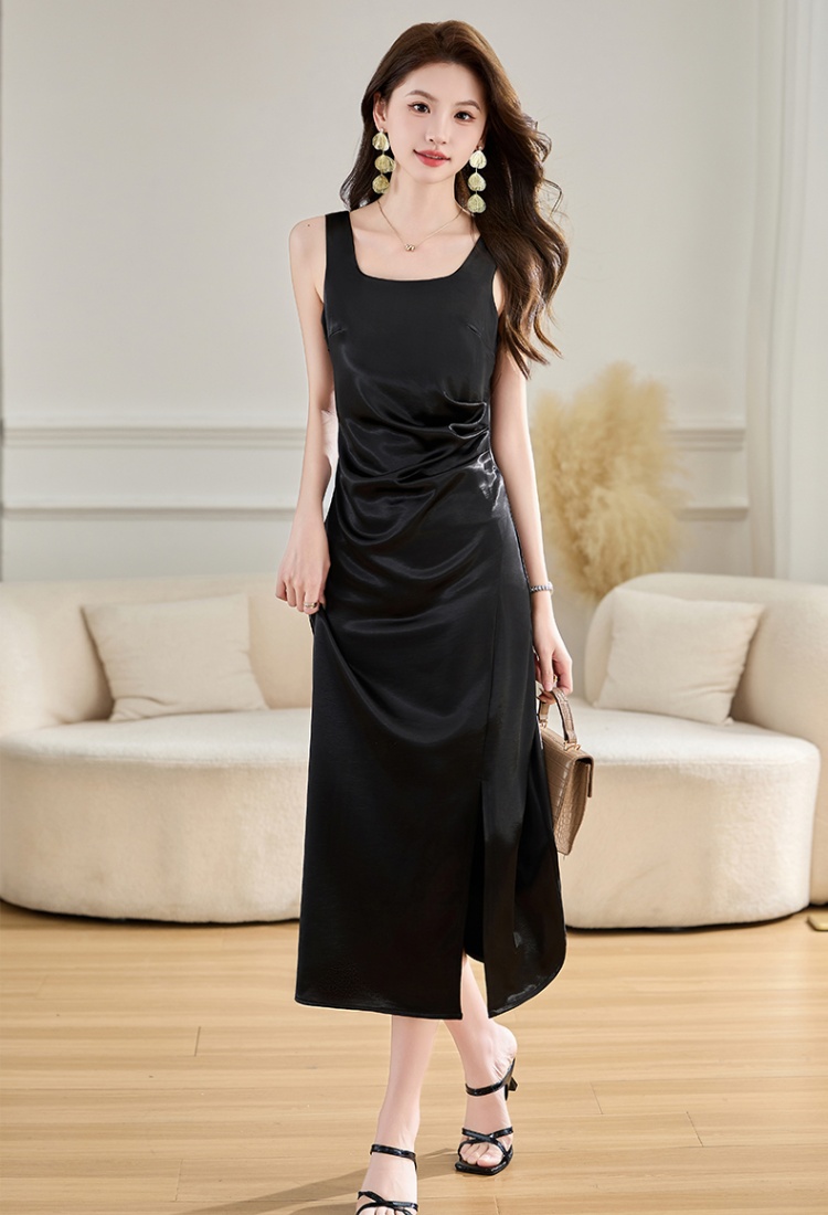 Sleeveless spring and summer dress for women