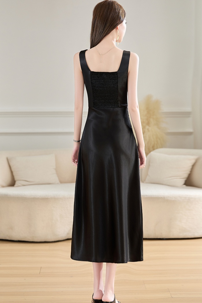Sleeveless spring and summer dress for women