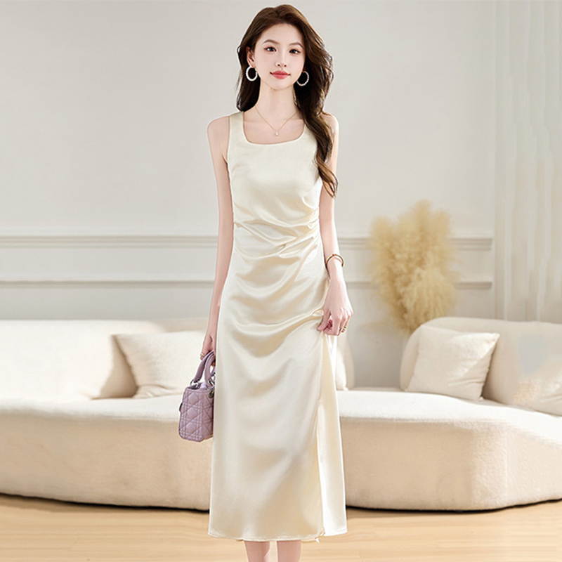 Sleeveless spring and summer dress for women
