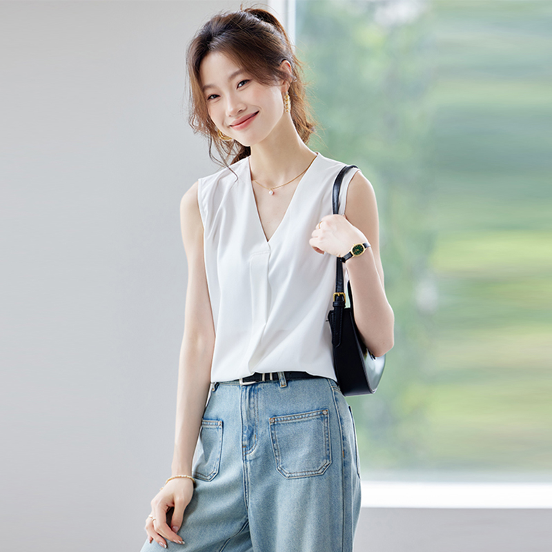 Sleeveless fashion vest V-neck shirt for women
