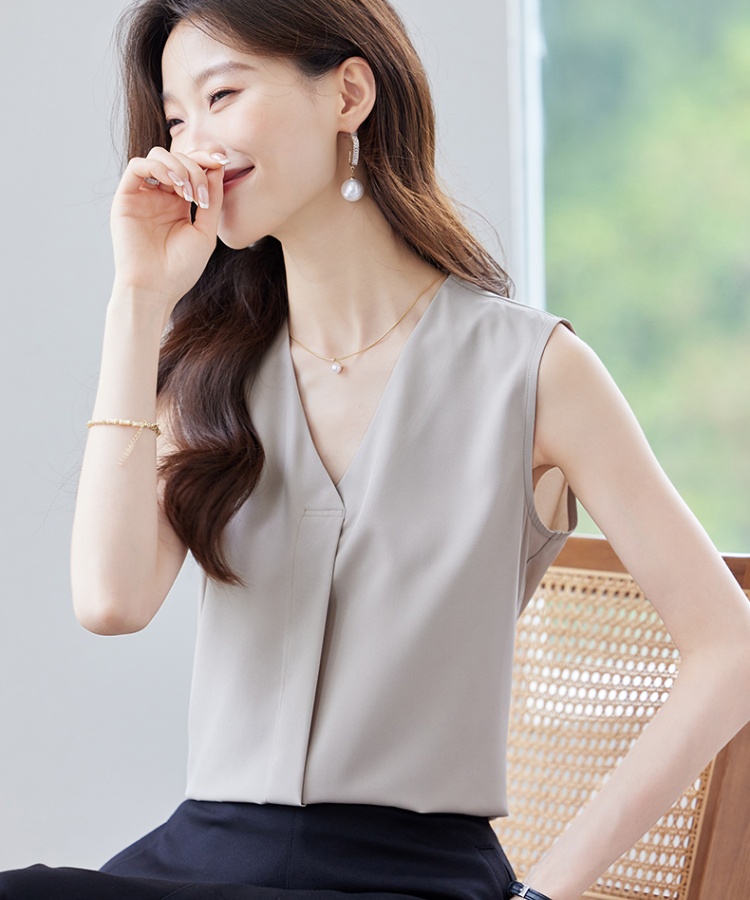 Sleeveless fashion vest V-neck shirt for women