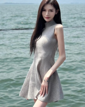 Knitted sleeveless summer slim dress