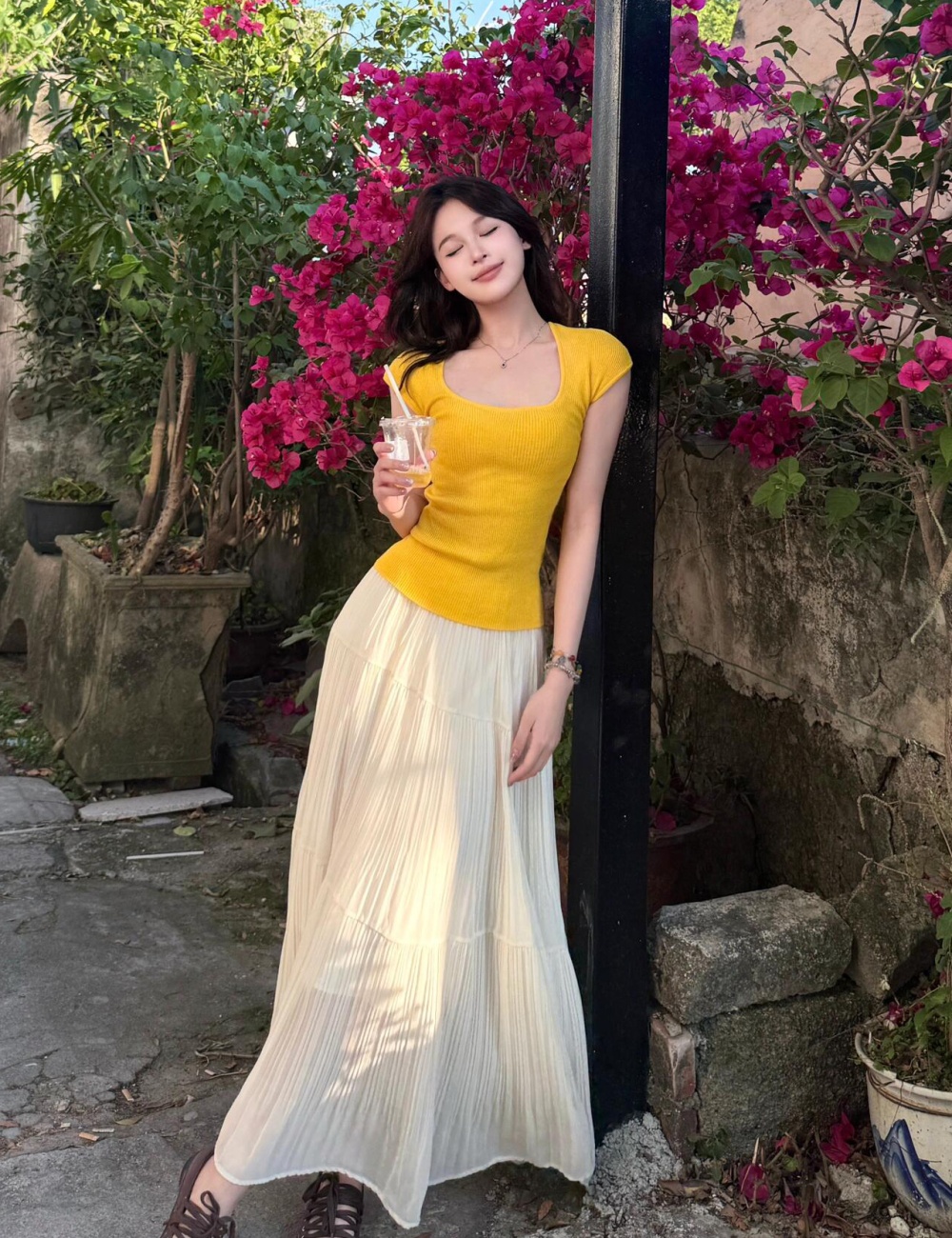 White slim skirt show young sweater a set for women