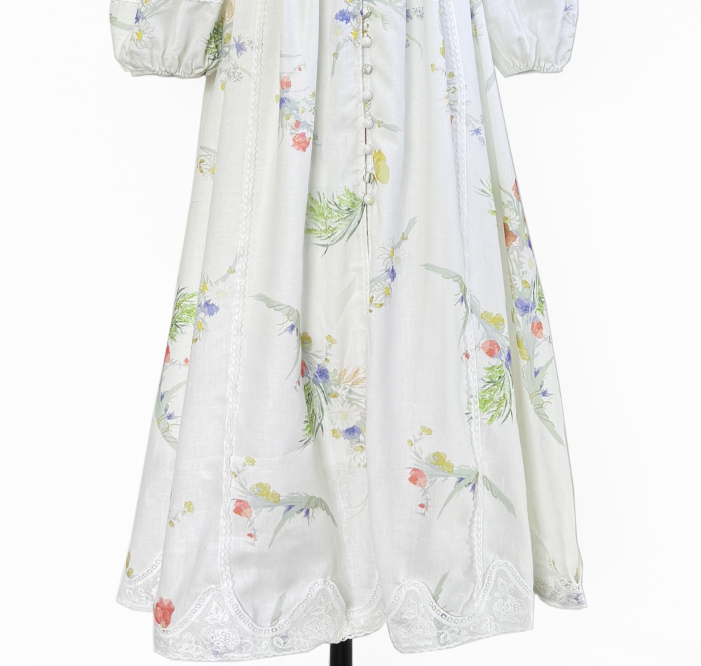 Embroidery V-neck long dress lady vacation dress