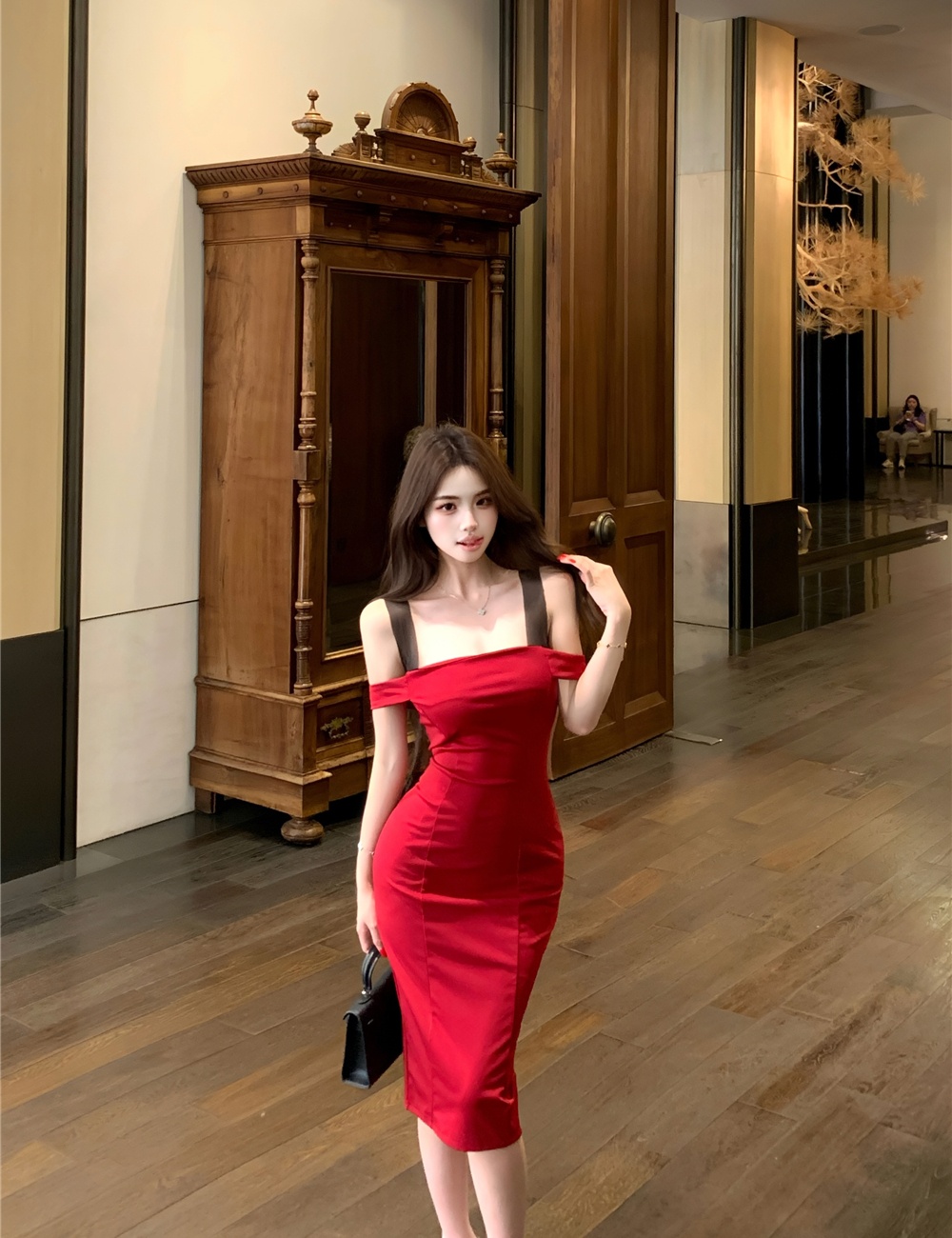 Flat shoulder after the split stunning temperament dress