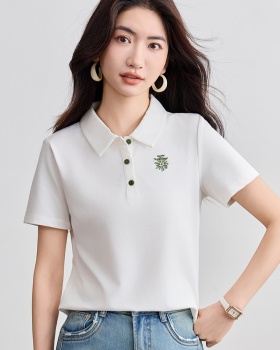 Short sleeve commuting embroidered T-shirt for women