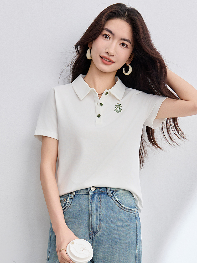 Short sleeve commuting embroidered T-shirt for women