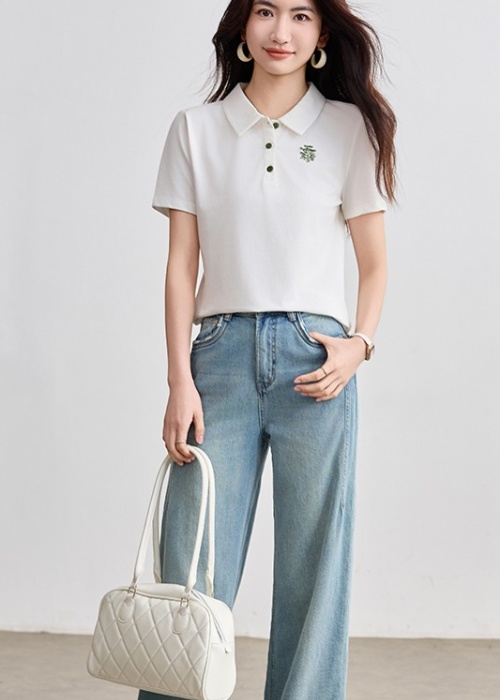 Short sleeve commuting embroidered T-shirt for women