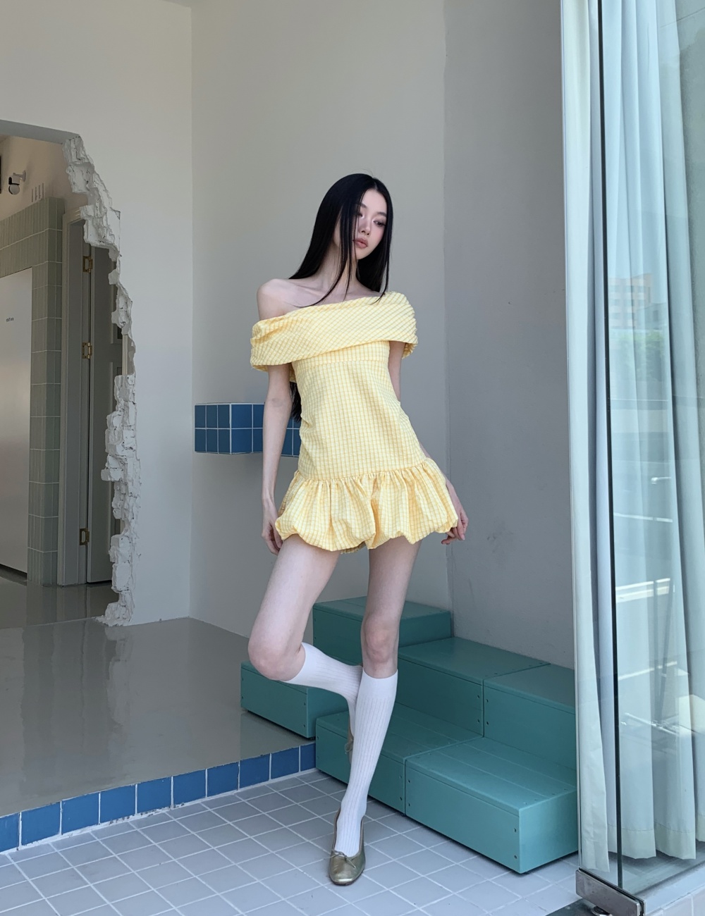 Bud elastic sloping shoulder pinched waist dress